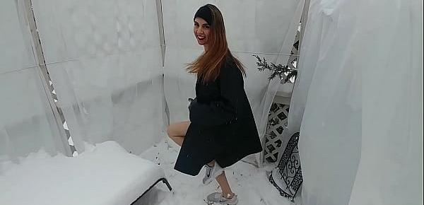 Nude Workout And Rubbing Snow On My Body